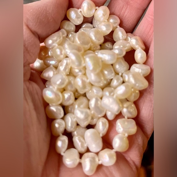 Elegant Iridescent Cream 36 inch Pullover Freshwater Pearl Necklace Knotted Silk - Picture 10 of 15